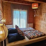 Dom Nad Jeziorem- Zakatek Mala Holiday home *