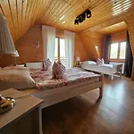 Dom Nad Jeziorem- Zakatek Mala Holiday home