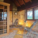 Dom Nad Jeziorem- Zakatek Mala Holiday home