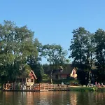 Dom Nad Jeziorem- Zakatek Mala Holiday home *