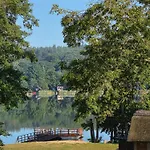 Dom Nad Jeziorem- Zakatek Mala Holiday home