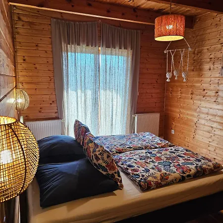 Dom Nad Jeziorem- Zakatek Mala Feriehus *