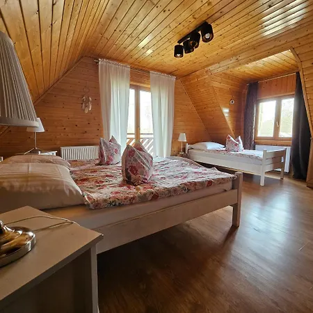 Dom Nad Jeziorem- Zakatek Mala Hébergement de vacances