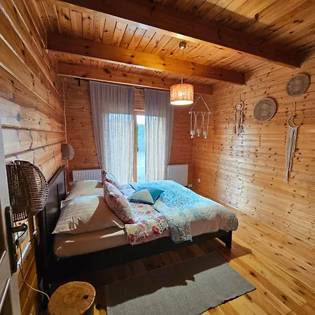 Feriehus Dom Nad Jeziorem- Zakatek Mala Kołczewo