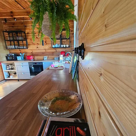 Feriehus Dom Nad Jeziorem- Zakatek Mala Kołczewo