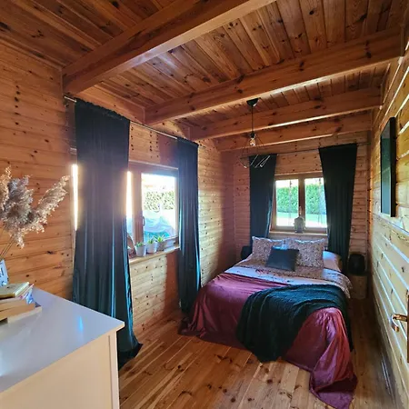 펜션 Dom Nad Jeziorem- Zakatek Mala *