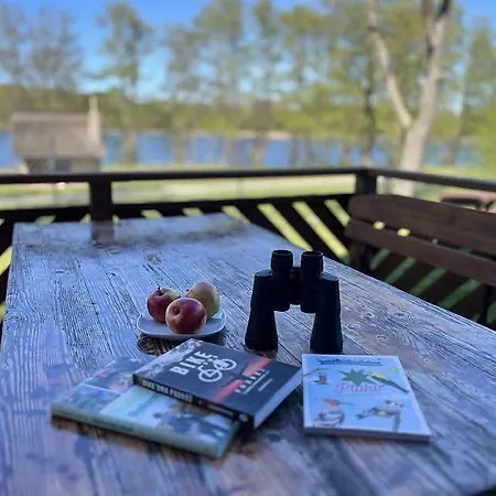 Feriehus Dom Nad Jeziorem- Zakatek Mala Kołczewo