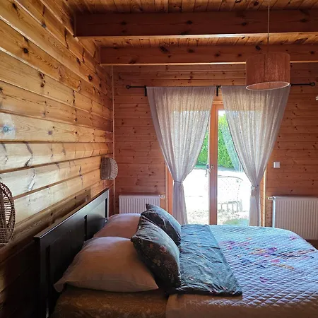 Dom Nad Jeziorem- Zakatek Mala Casa de Férias Kołczewo