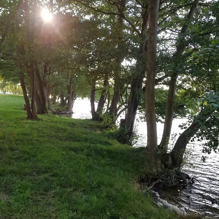 Feriehus Dom Nad Jeziorem- Zakatek Mala Kołczewo