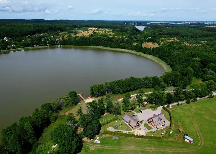 Dom Nad Jeziorem- Zakatek Mala Kołczewo