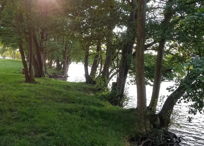 Сasa de vacaciones Dom Nad Jeziorem- Zakatek Mala Kołczewo